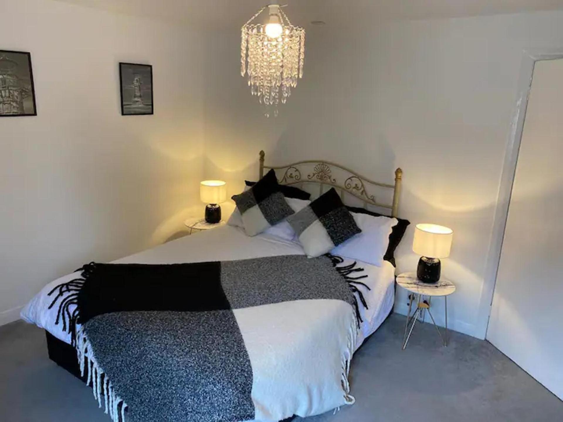 2 Bed-Sleeps 4-Sea View-Pet Friendly-Parking Apartment Llanelli Bagian luar foto