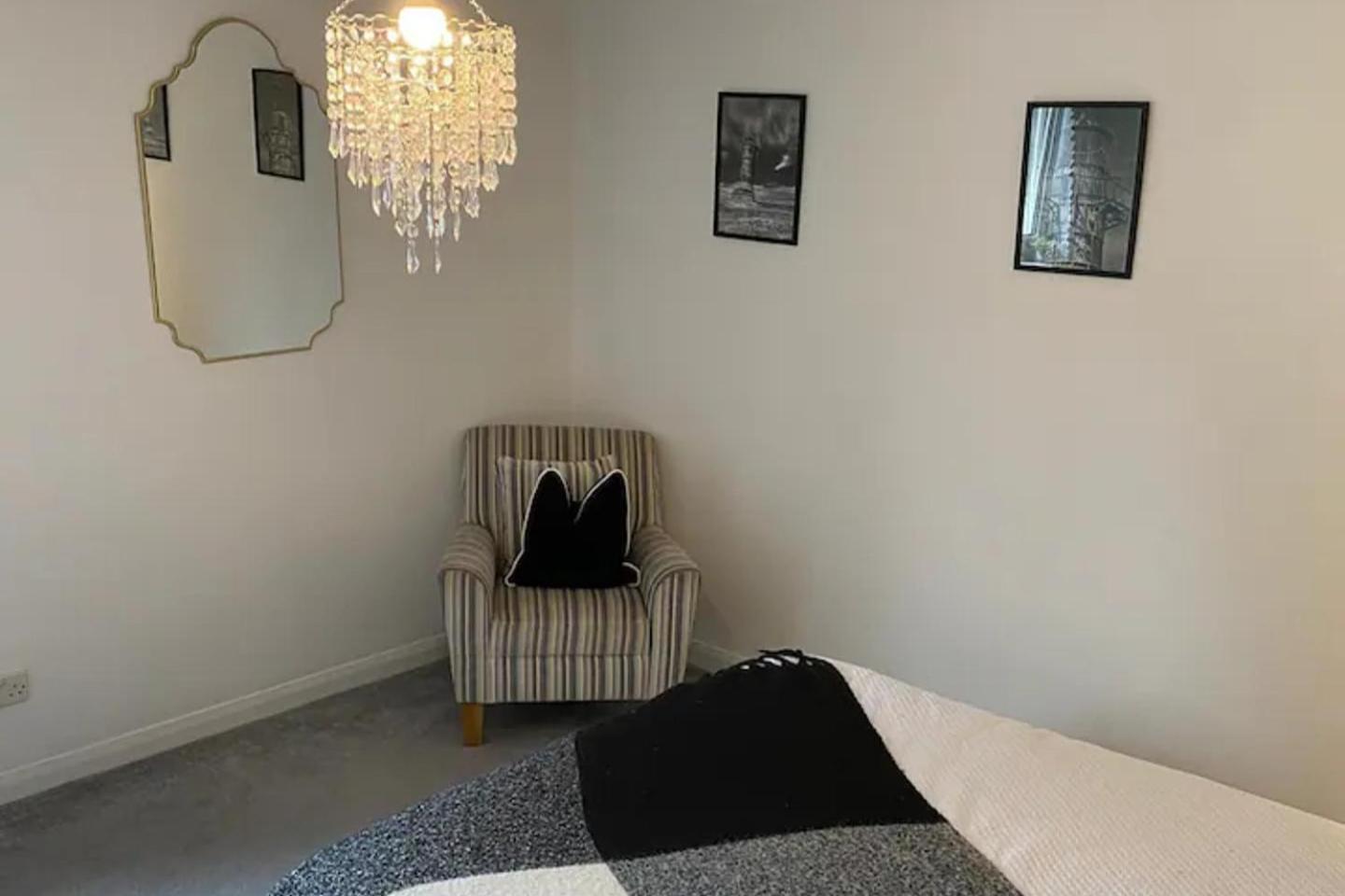 2 Bed-Sleeps 4-Sea View-Pet Friendly-Parking Apartment Llanelli Bagian luar foto